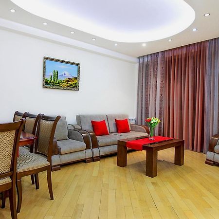 3 Bedroom Apartment Near Republic Square Jerevan Eksteriør bilde