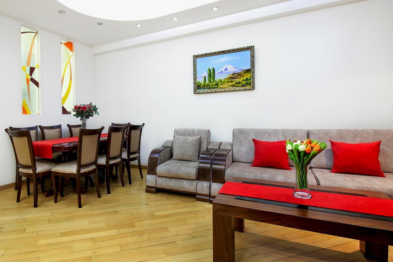3 Bedroom Apartment Near Republic Square Jerevan Eksteriør bilde