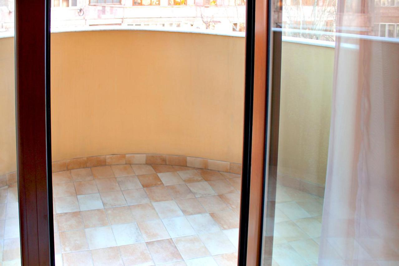 3 Bedroom Apartment Near Republic Square Jerevan Eksteriør bilde